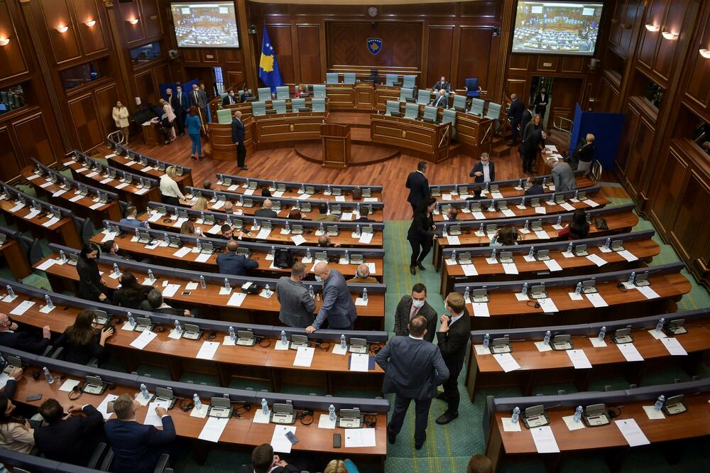 SKANDAL! Lažna država Kosovo izglasala rezoluciju o navodnom genocidu u Srebrenici SRPSKA LISTA NAPUSTILA SALU