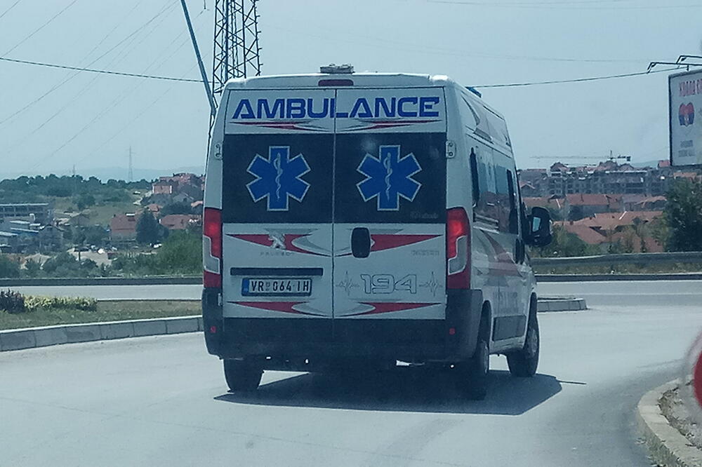 4 BUGARSKA DRŽAVLJANINA POVREĐENA KOD ALEKSINCA: Auto sleteo sa puta i udario u zaštitnu ogradu, hitno prebačeni u bolnicu