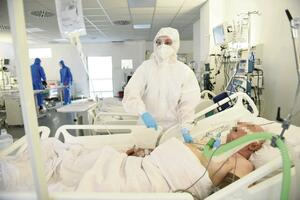 KORONA VIRUS U NOVOM SADU: Hospitalizovano 362 pacijenata, na respiratorima njih 29