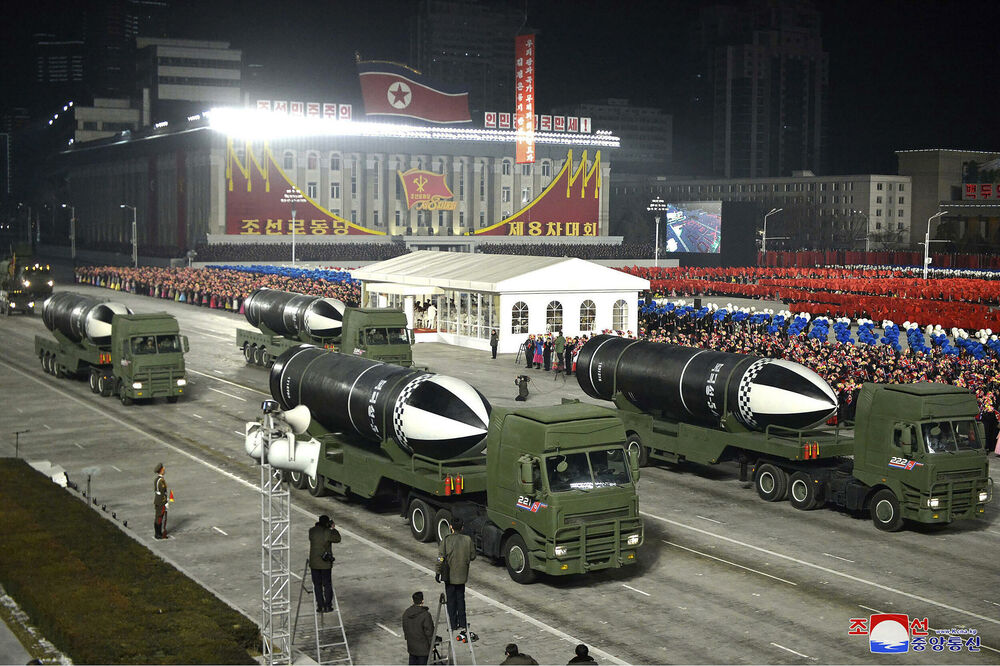 Parada u Pjongjangu Rakete mogu da dobace do SAD