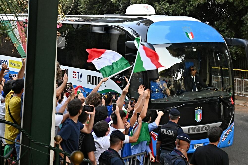 TUŽNI ŠAMPIONI: Italijani bez dozvole da na ulicama pozdrave fudbalske heroje