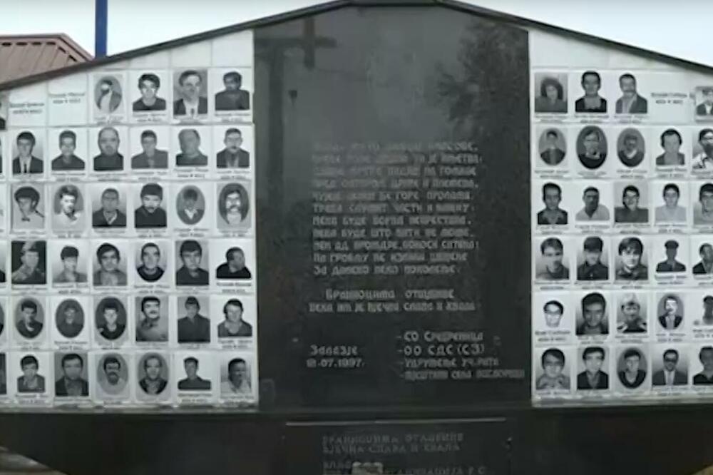 POMEN I PARASTOS SRBIMA UBIJENIM NA PETROVDAN 1992. GODINE: Ubijeno 69 civila i vojnika, porodice položile cveće, obišle stratišta