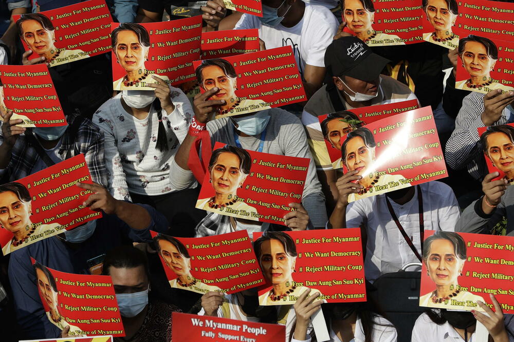 PREMIJERKI MJANMARA SVRGNUTOJ U PUČU SE NE SMEŠI SLOBODA: Protiv Aung San Su Ći podignute 4 nove optužnice!