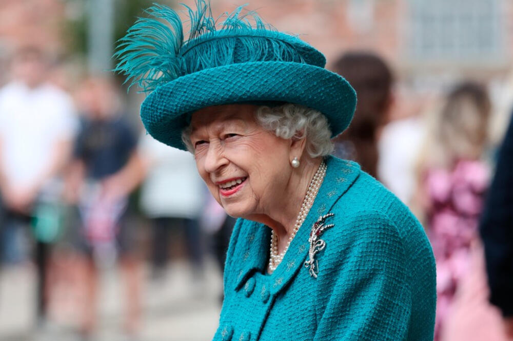 NJENO VISOČANSTVO SE PRIDRUŽUJE NAJPOZNATIJIM MODELIMA: Kraljica Elizabeta će prvi put u istoriji krasiti NASLOVNU STRANU VOGA
