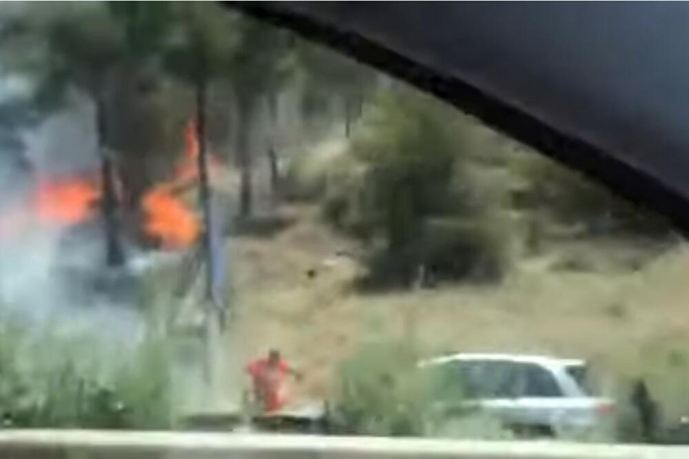 GORI ŠUMA U SOLUNU: Požar gase kanaderi i helikopteri! Vatra došla blizu hotela koji je evakuisan! VIDEO