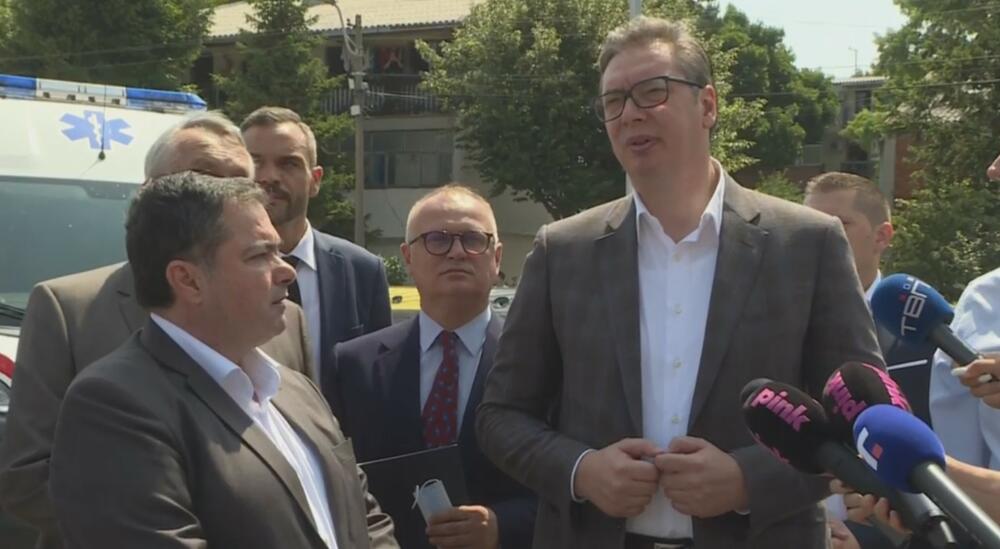 Aleksandar Vučić, Borča, Dom zdravlja