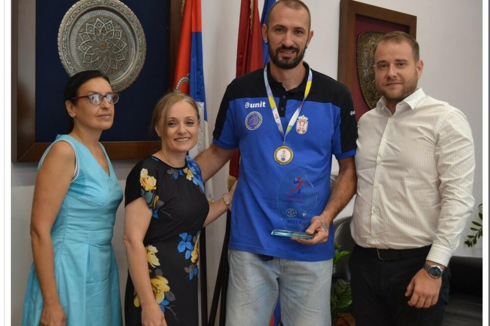 KRUŠEVAC CENI SPORTSKE USPEHE: Prijem za reprezentativca Srbije u rukometu za gluve osobe