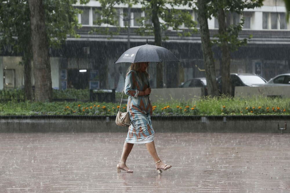 Letnji Pljusak, pljusak, kiša, hladno, vremenska prognoza, loše vreme, pada kiša, oblačno, oblaci, tmurno vreme, Beograd, Leto