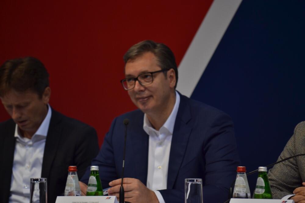 VUČIĆ U DUPKE PUNOM ČAIRU NA SKUPU SNS: Svako od nas mora da zna koji je njegov zadatak u borbi za Srbiju (FOTO/VIDEO)