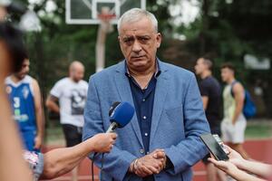 Gradonačelnik Bakić otvorio humanitarni turnir „Koš za koš“