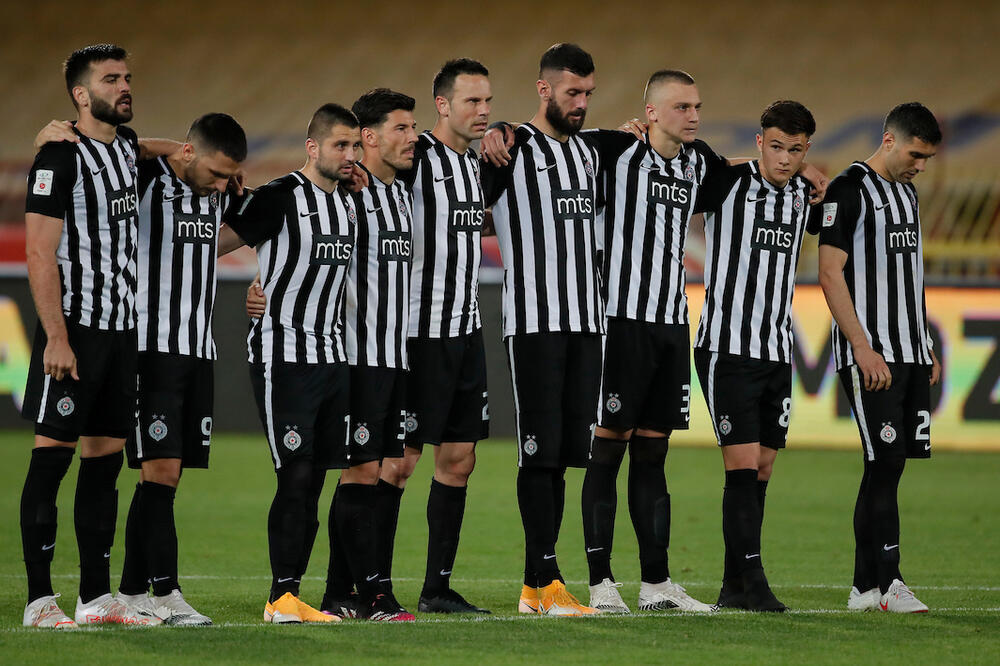 GROBARI SVI NA STADION! Crno-belo ponovo u modi: Javni poziv poznatih za podršku Partizanu protiv Slovaka! VIDEO