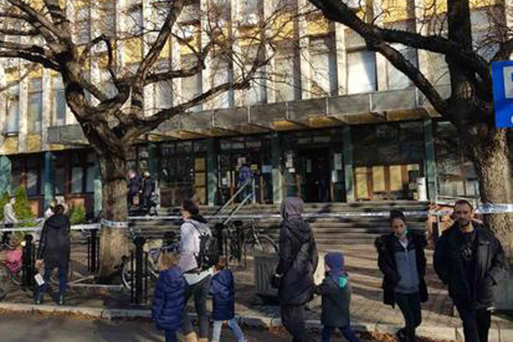 UHAPŠENO TROJE NOVOSAĐANJA: Zbog lažnih dojava o bombi u novosadskom sudu završili iza rešetaka