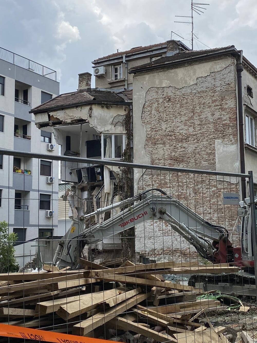 Vidovdanska, urušena zgrada, Stefan Hinić