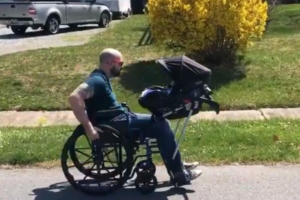 OVAJ POTEZ VRAĆA VERU U LJUDE! Tinejdžeri izumeli dodatak za invalidska kolica kako bi jedan tata mogao da šeta bebu VIDEO