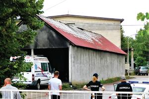 OSTALI SA JEDNIM SANITETOM: Požar u lozničkoj Opštoj bolnici uništio je tri, a oštetio jedno vozilo!