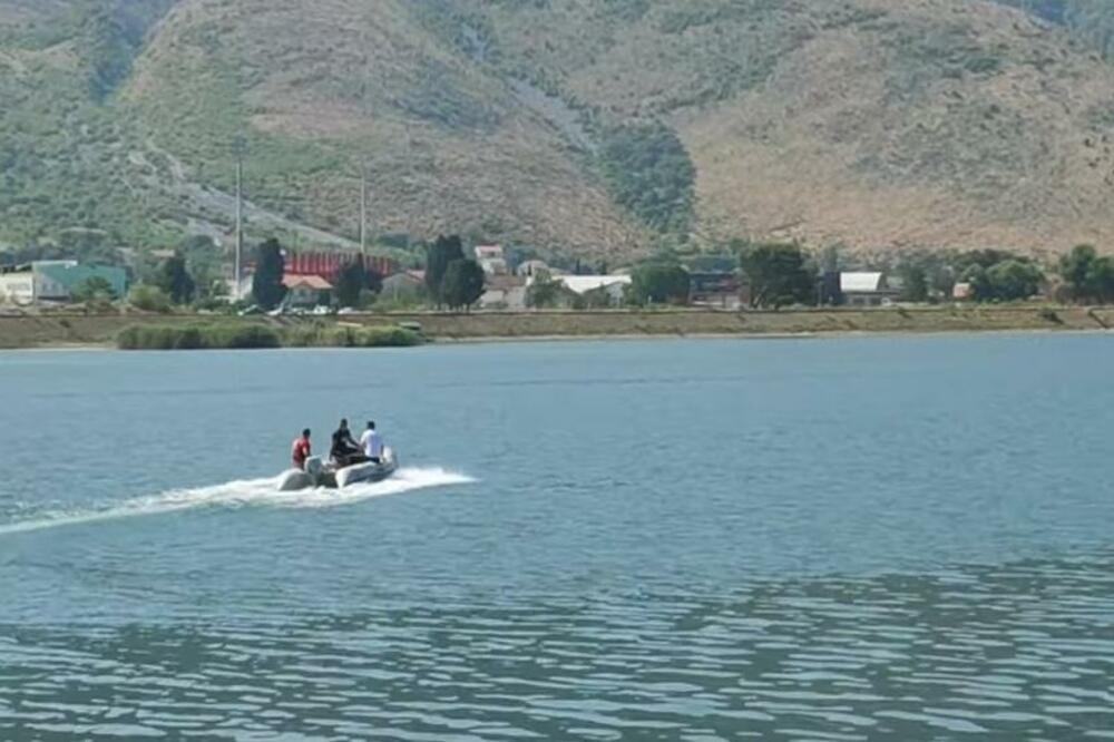 SKOČIO U VODU I NIJE IZRONIO: Mladić (28) utopio se u Mostarskom jezeru, potraga za telom u toku VIDEO