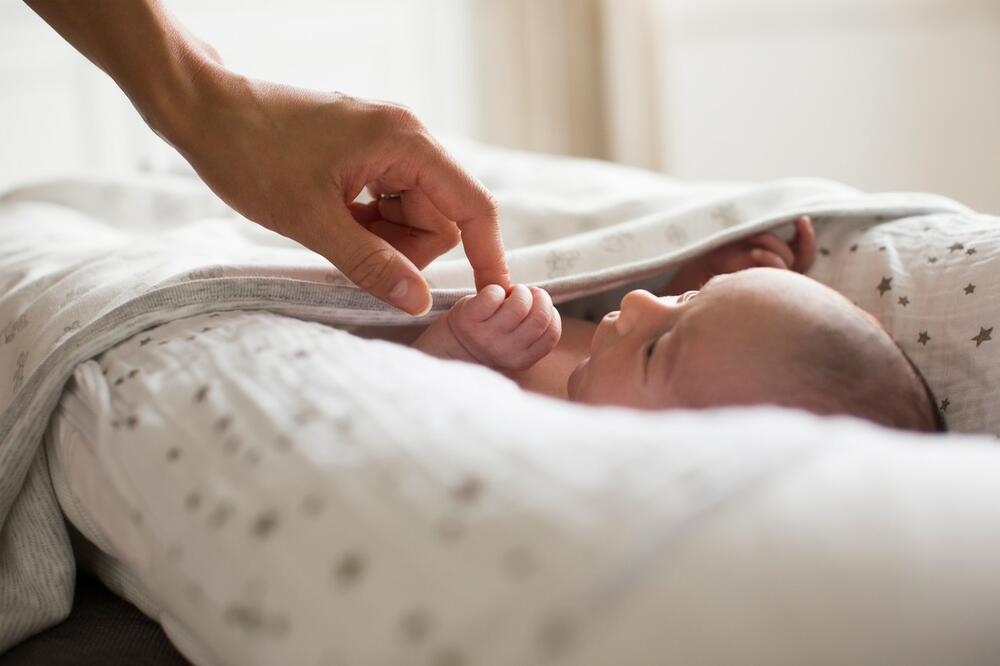 KAKO IZGLEDA PRVI SAT BEBINOG ŽIVOTA: Naučnici otkrili šta se dešava IZ MINUTA U MINUT odmah nakon rođenja