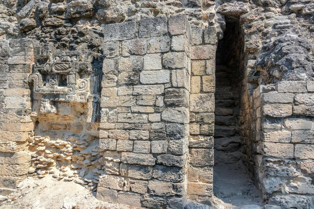 NOVA ŽRTVA PANDEMIJE: Meksički arheolozi zbog nedostatka sredstava zatrpavaju misteriozni tunel sa neobičnim simbolima na zidovima