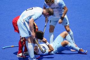 SKANDALČINA PRVOG DANA IGARA! Argentinac štapom udario protivnika u glavu VIDEO