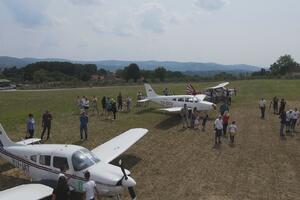 VELIKI DAN ZA ZAPADNU SRBIJU: Poleteli prvi avioni sa čuvenog DRAŽINOG AERODROMA u Pranjanima (FOTO)