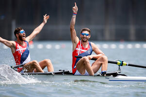 VESLAČI NAPADAJU MEDALJU, NOVAK POLUFINALE! Bogat dan za srpski sport na OI: Nastupaju odbojkašice, košarkašice i vaterpolisti!