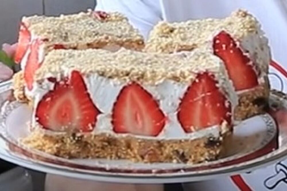 VOĆNA TORTA BOLJA OD SLADOLEDA: Neodoljivi letnji desert sa jagodama, keksom i orasima! (RECEPT, VIDEO)