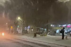 GRUDVAJU SE I PRAVE SNEŠKA BELIĆA: Dok Sibir i Kanada gore, u Brazilu snežna oluja i rekordno niske temperature VIDEO