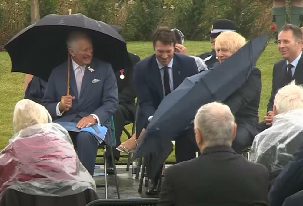 Princ Čarls, Boris Džonson, kišobran
