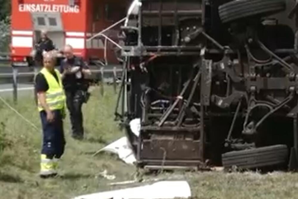 U SAOBRAĆAJNOJ NESREĆI U NEMAČKOJ POVREĐENO 7 SRPSKIH STUDENATA: Poznato je u kakvom su stanju (VIDEO)