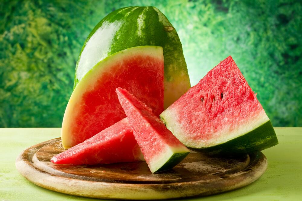 ODABIR ONE PRAVE ČESTO ZADAJE GLAVOBOLJU: Kako do slatke i lepe lubenice? Poslužite se ovim TRIKOVIMA i nikada nećete POGREŠITI!
