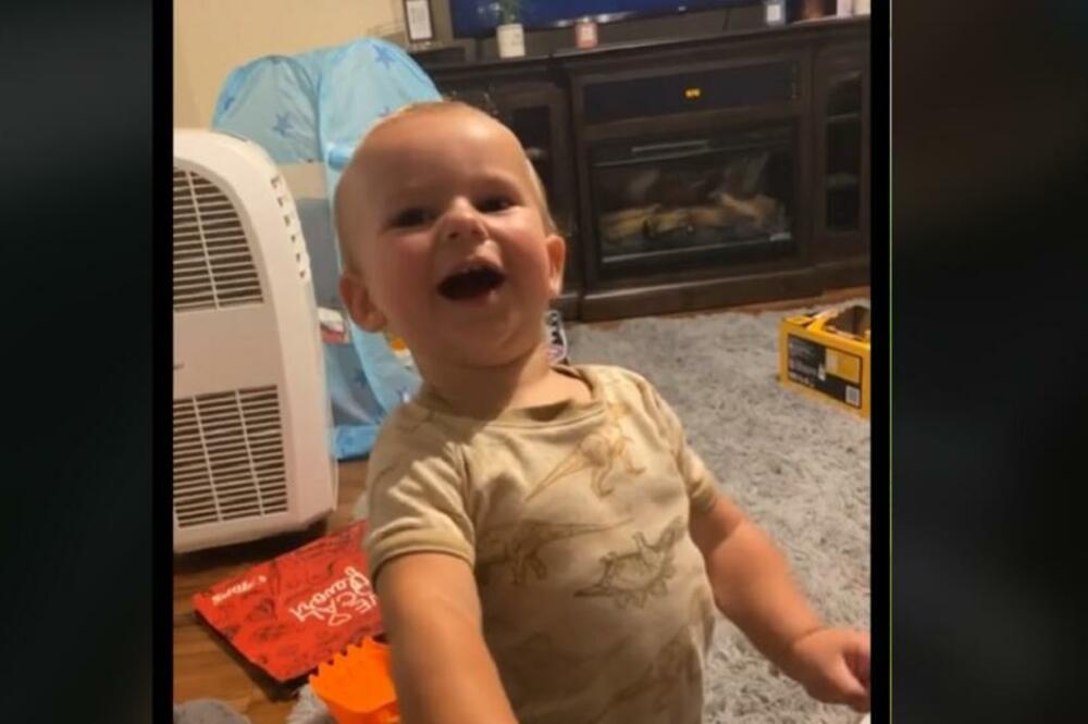 BEBA KOJA JE NASMEJALA ČITAV INTERNET: Smeh ovog dečaka popravće vam dan, zvuči kao iz crtanog filma! (VIDEO)