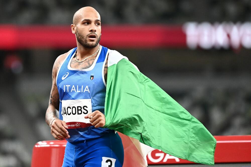 UKAZANA MU VALIKA ČAST: Džejkobs nosi zastavu Italije na zatvaranju Olimpijskih igara!