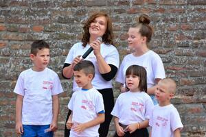 ČUDO OD ŽENE: Maja Kovačević, majka 11 dece, piše i pesme