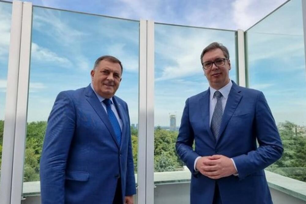 VUČIĆEVA ČESTITKA DODIKU Predsednik Srbije čestitao Dan Republike Srpske: "Doba velikih izazova tek dolaze"