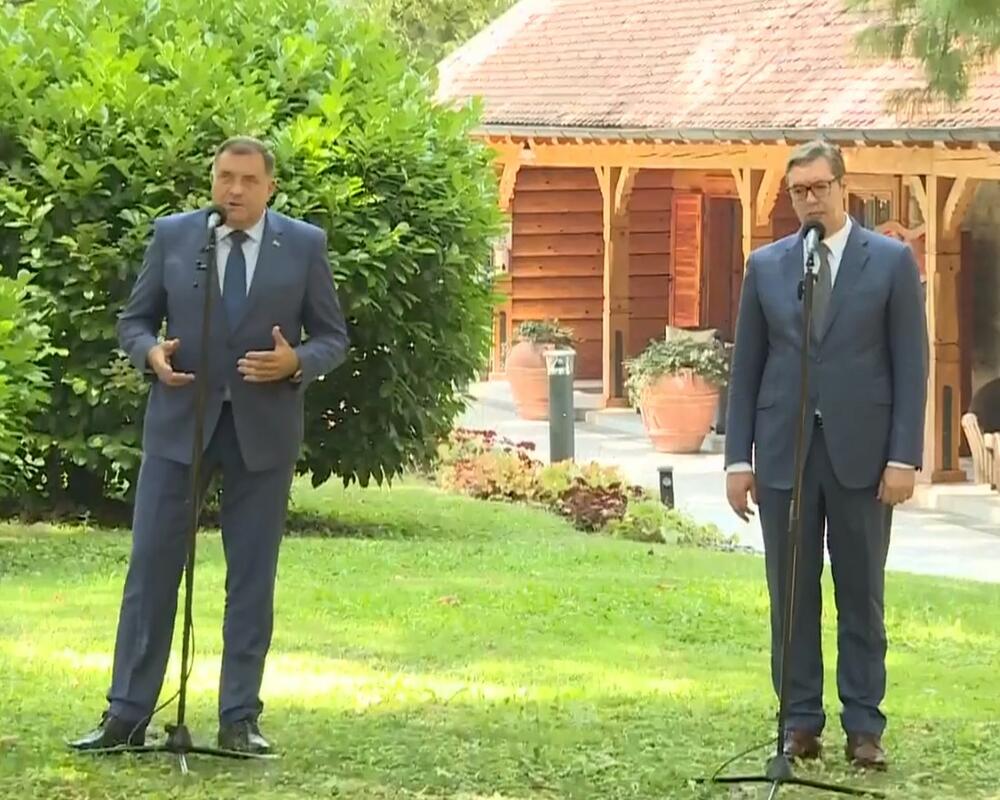 Aleksandar Vučić, Vila Mir, Milorad Dodik