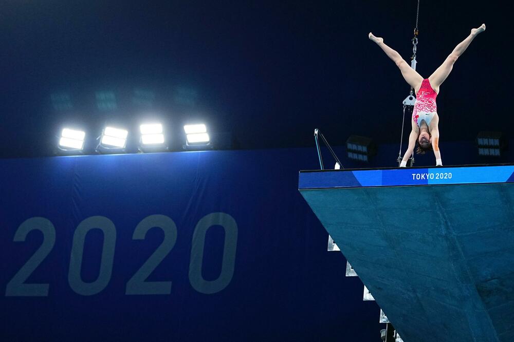 HUNČAN OD ZLATA: Kineskinja (14) olimpijska šampionka u skokovima u vodu