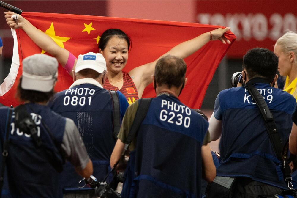 ZA KOPLJE BOLJA OD SVIH: Kineska takmičarka osvojila zlato na OI u bacanju koplja!