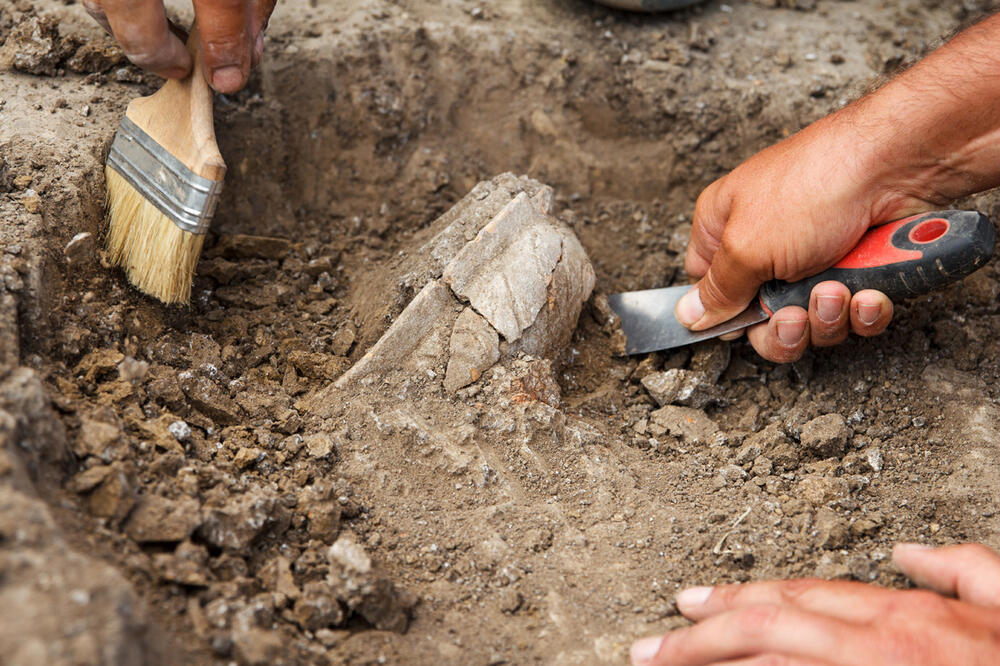NEVEROVATNO OTKRIĆE: Iskopana velika rimska skulptura penisa, verovatno najveća ikad pronađena! POGLEDAJTE KAKO IZGLEDA