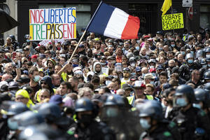 MAKRON, NE ŽELIMO TE VIŠE! Desetine hiljada Francuza izašlo na ulice, bune se protiv kovid propusnica