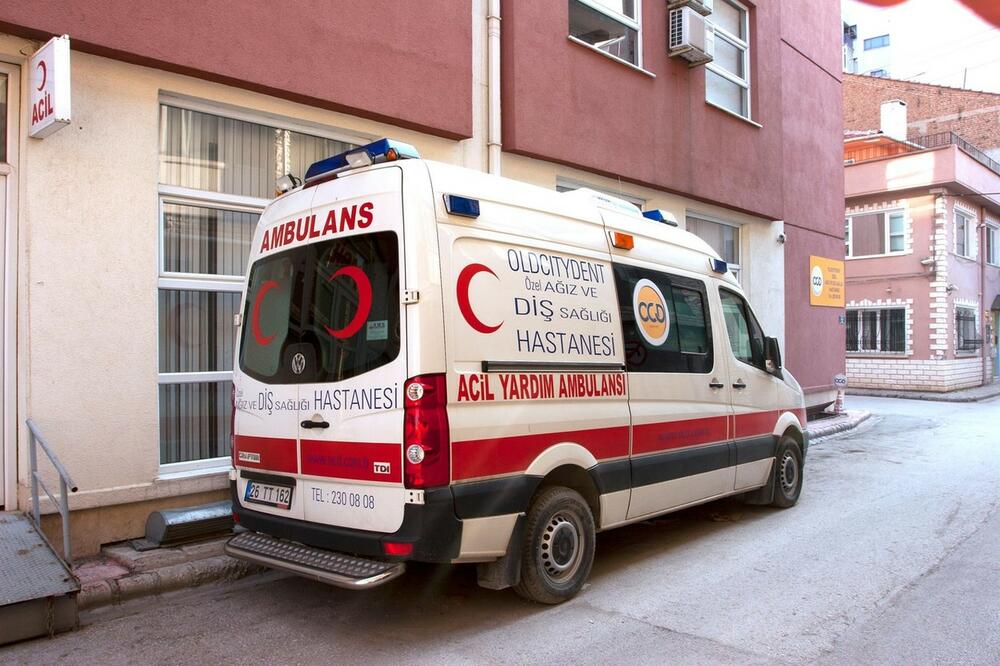 NESREĆA U TURSKOJ: Prevrnuo se putnički autobus, stradalo 14, povređeno još 18 ljudi