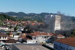 EKSPLOZIJA POTRESLA GORNJI MILANOVAC: Gusti dim uznemirio građane, izgorela vozila Doma zdravlja (FOTO)