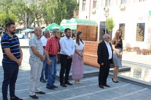 POLOŽEN VENAC NA SPOMENIK PALIM BORCIMA: Aleksandrovac slavi 10. avgust, Dan oslobođenja grada