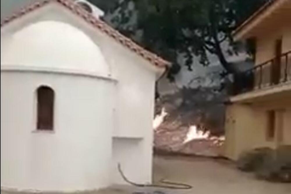 NEOBJAŠNJIVO! GRČKI MANASTIR NA EVIJI OSTAO NETAKNUT: Požar ga okružio, ali stihija je jednostavno stala pred svetinjom (VIDEO)