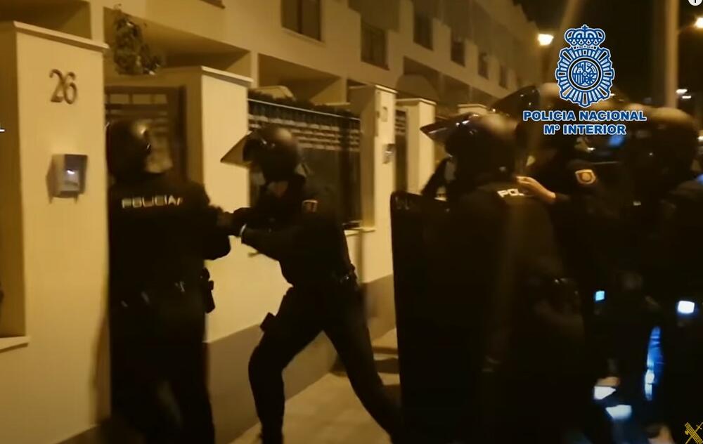 španska policija upada u vilu