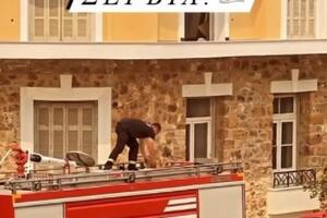 KAPA DOLE, SRPSKI VATROGASCI! VI STE NAŠA BRAĆA: Grci zapalili mreže ovom fotografijom vatrogasaca iz Srbije, evo šta kažu! (FOTO)