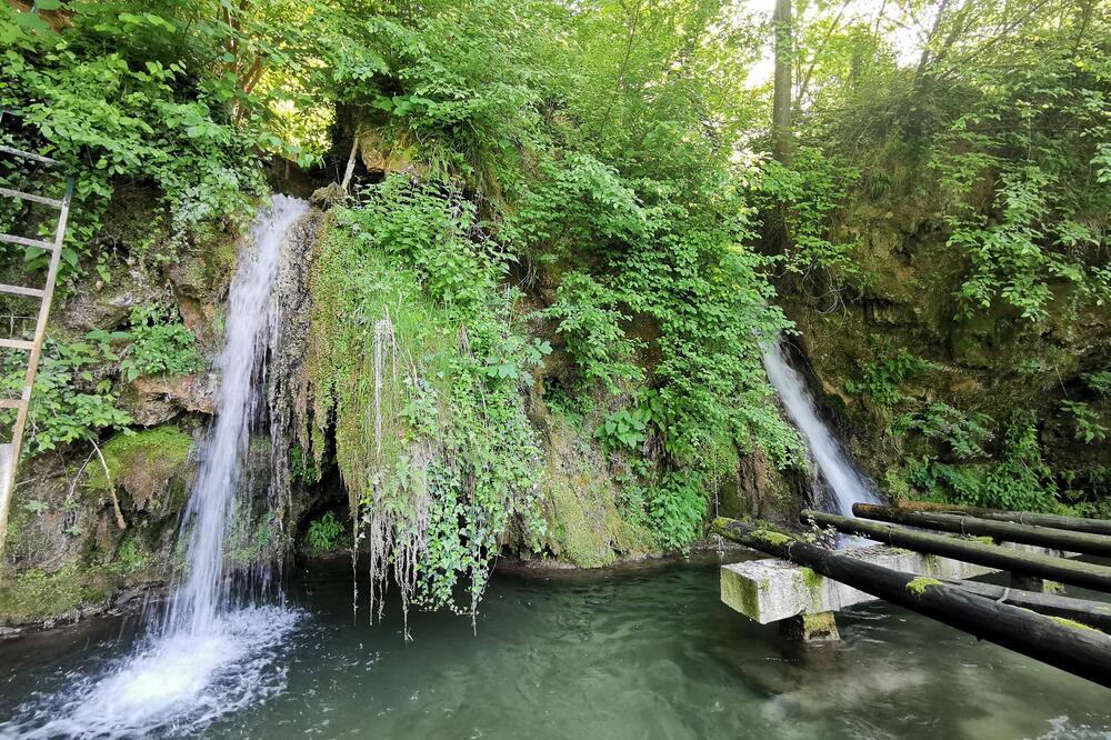 OVO JE JEDNA OD NAJKRAĆIH REKA, A DONOSI ODLIČNU ZARADU Na obalama Petnice kod Užica postoji 16 ribnjaka, vodopadi, kaskade (FOTO)