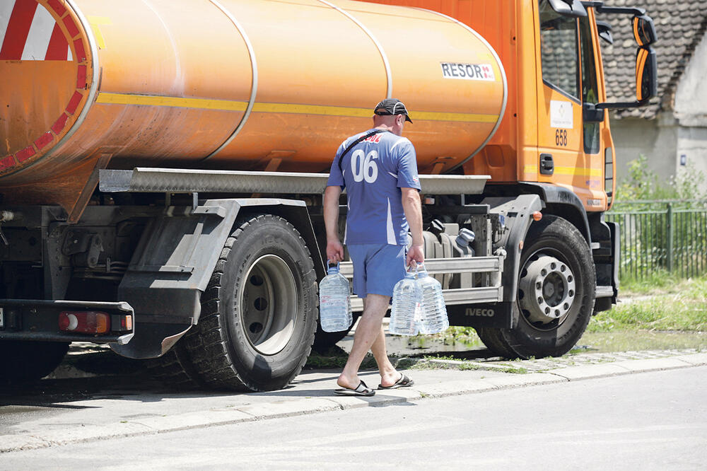 SKAPAŠE OD ŽEĐI: Bez vode će ostati 300.000 ljudi, predsednik Vučić hitno poslao vojsku da pomogne!