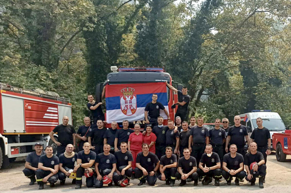 OVO SU SRPSKI VATROGASCI, PRAVI HEROJI: Nastavljaju da pomažu u gašenju požara u Grčkoj već 5. dan (FOTO)