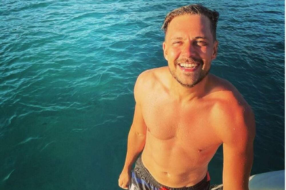 PROVOD ZA SVE PARE! Evo kako se Miloš Biković, Jelisaveta i Teo provode na odmoru, bili i do plaže na koju ne može svako! (FOTO)