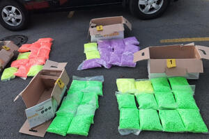 OGROMNA ZAPLENA MDME, DILERI POHAPŠENI NAKON VIŠE MESECI: Pripadnici SBPOK zaplenili 121 kg droge, uhapšeni je držali u autu